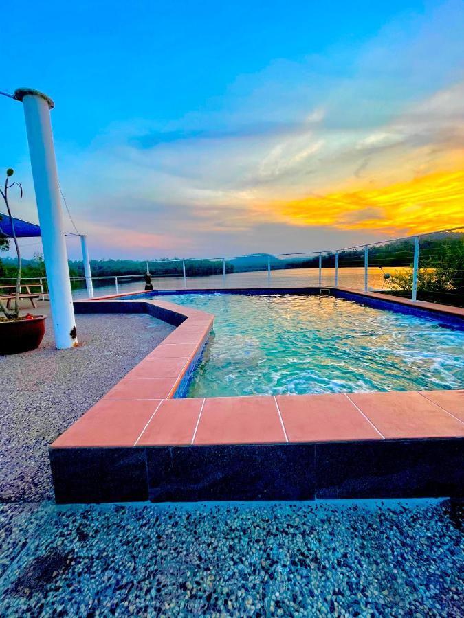 De Lago Resort On Lake Bennett Esterno foto